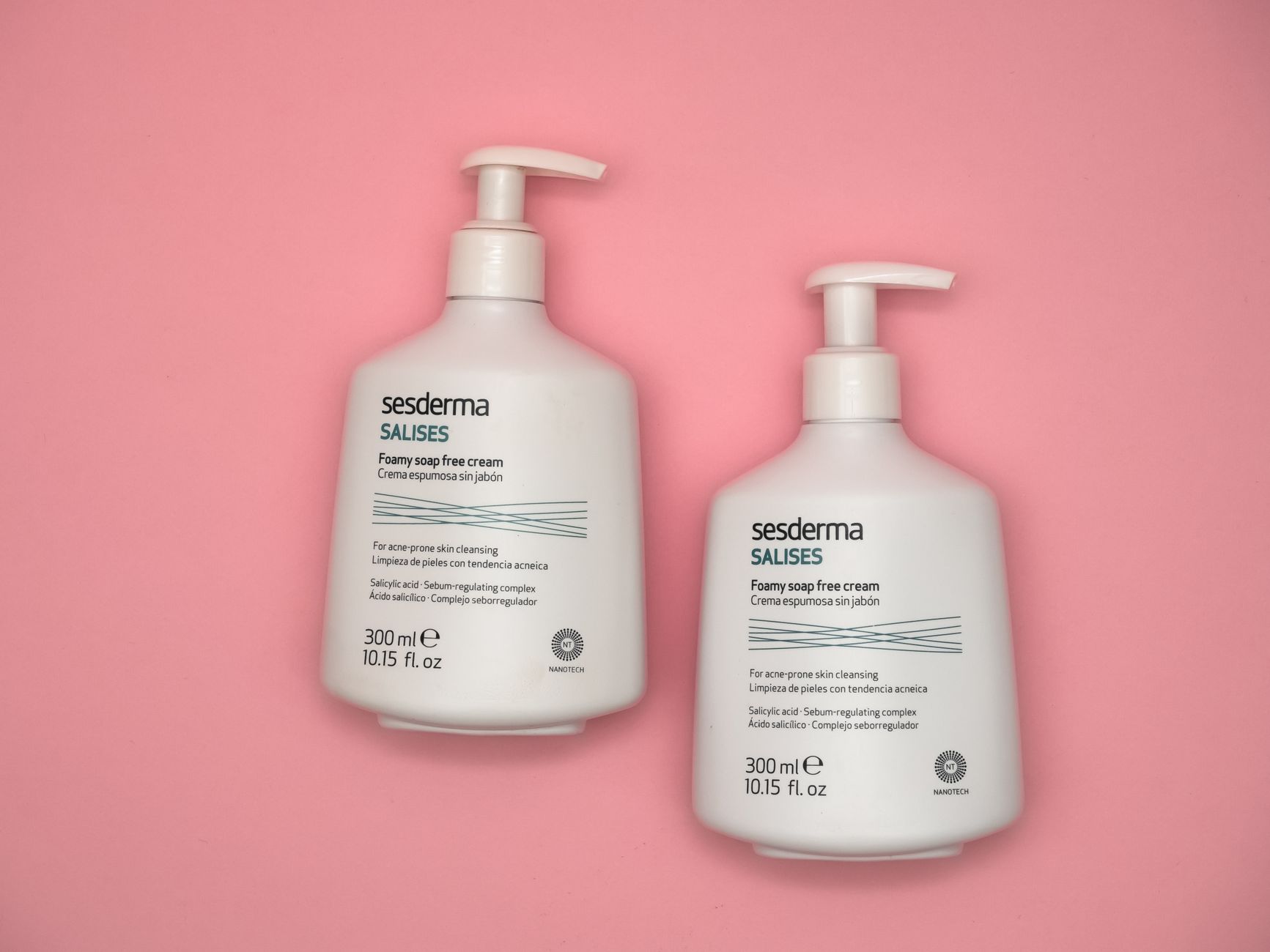 Top view of Sesderma Salises foamy soap-free cream bottles against a pink backdrop.
